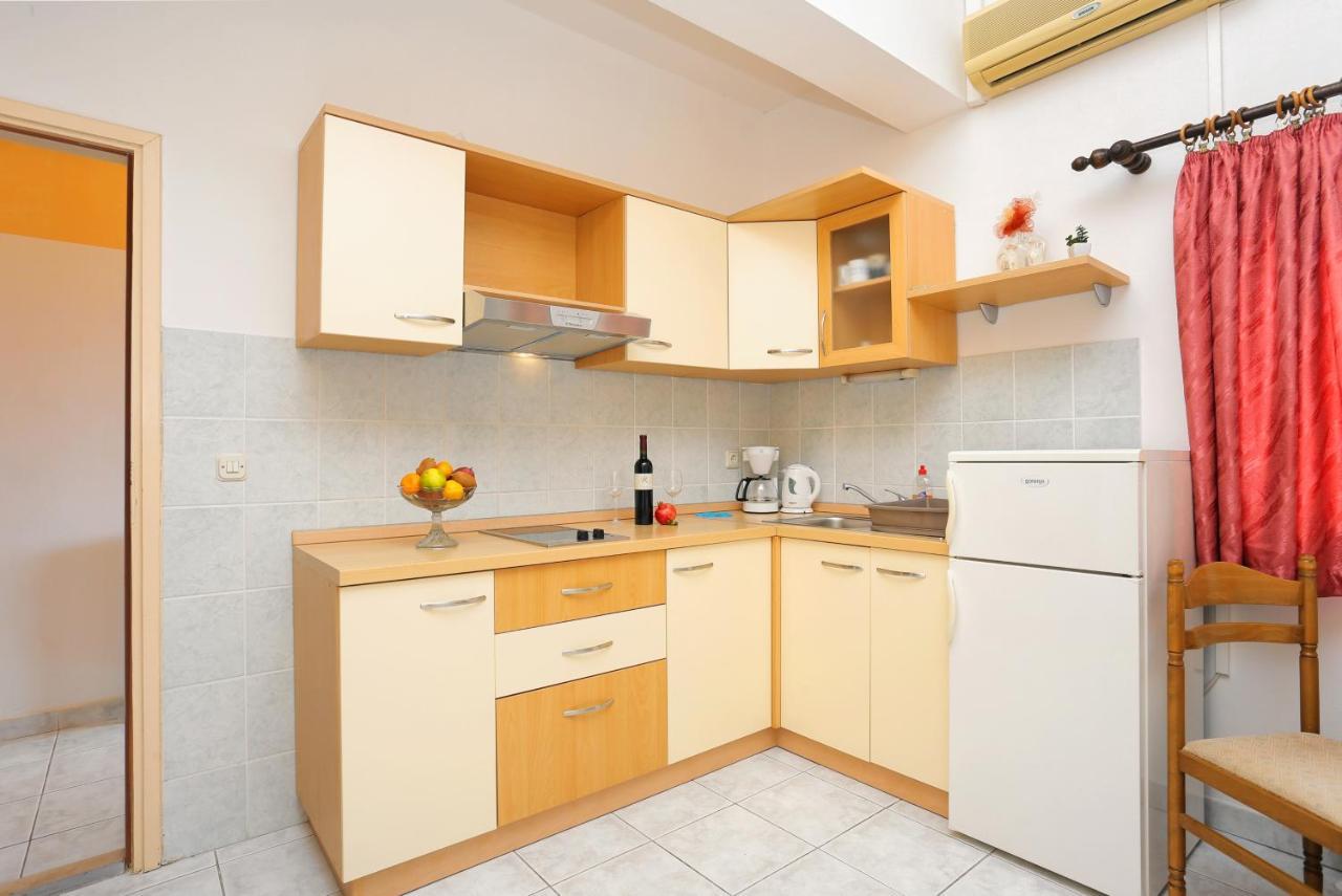 Apartments And Rooms With Parking Space Marina, Trogir - 5953 Экстерьер фото
