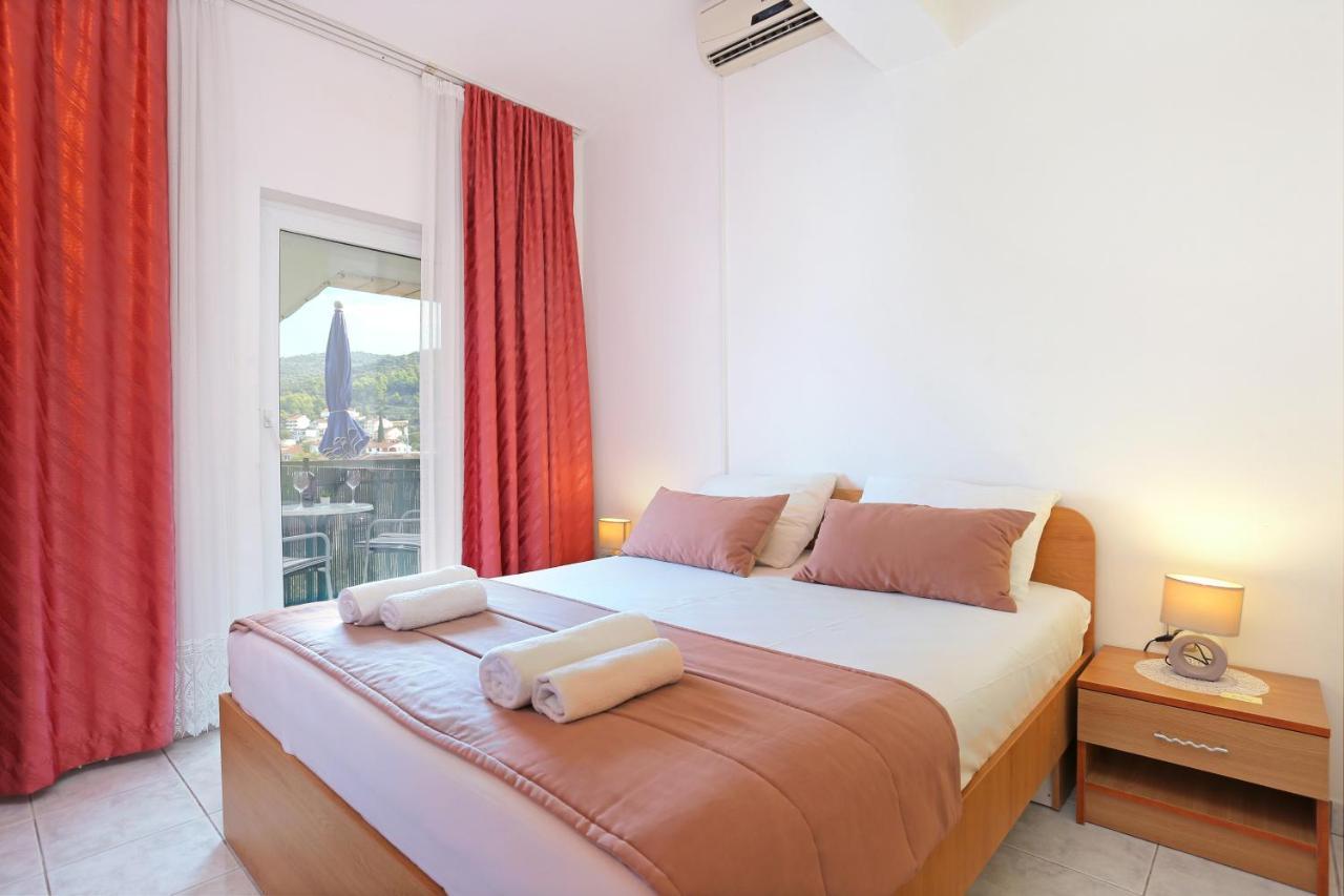 Apartments And Rooms With Parking Space Marina, Trogir - 5953 Экстерьер фото